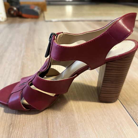 Michael Kors Sandal - Picture 3 of 4